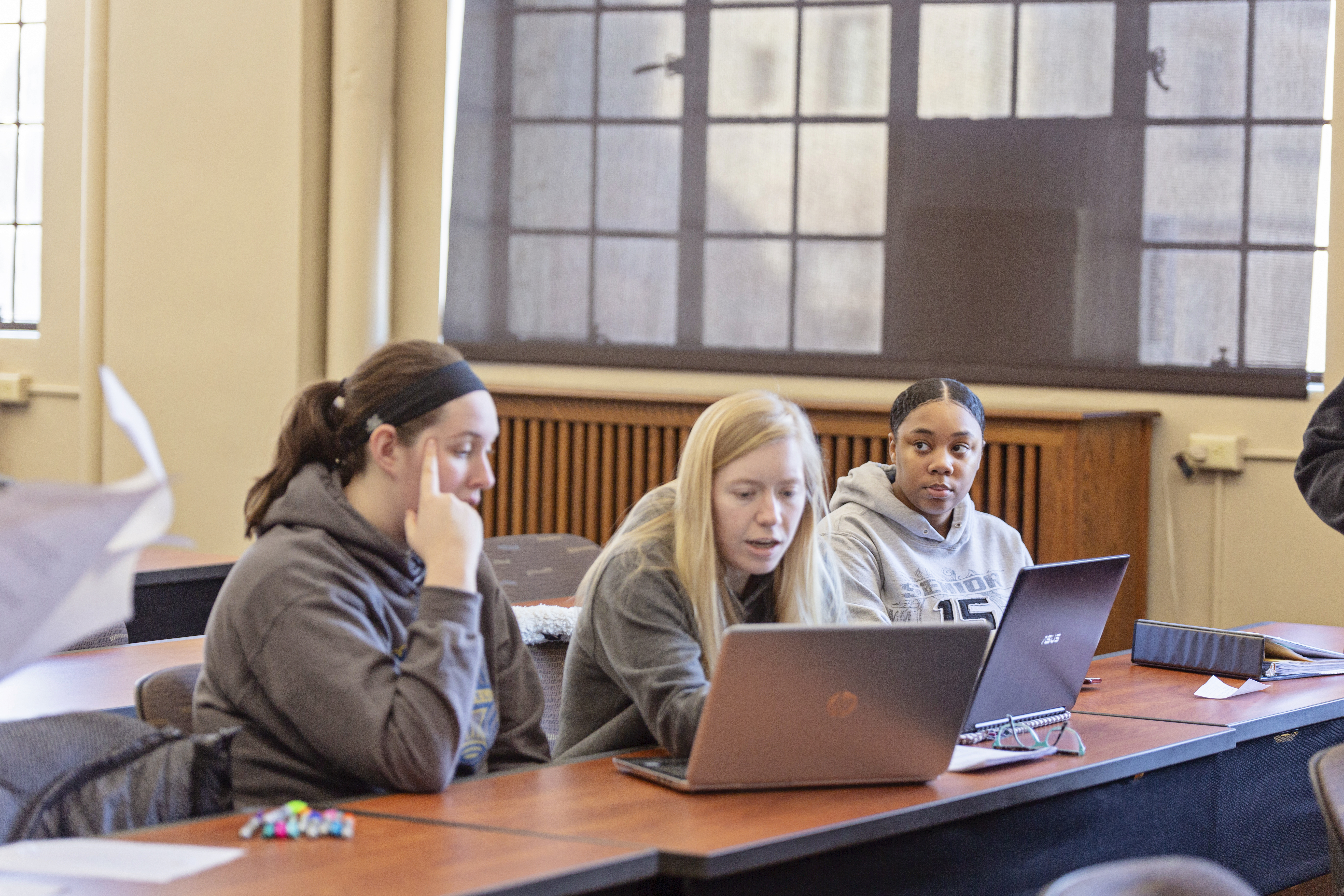 students-on-computer